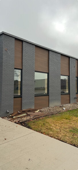 2545 Industrial Row Dr, Troy, MI to rent - Building Photo - Image 2 of 9