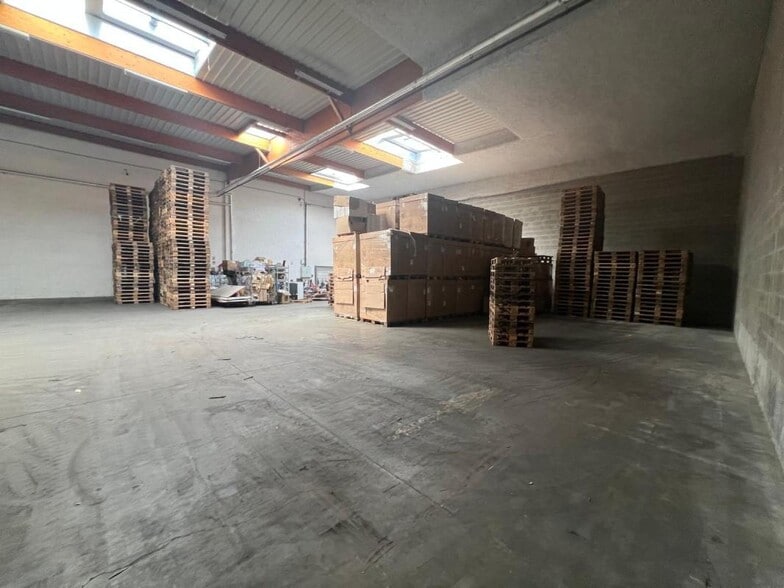 Industrial in Saint-Quentin-Fallavier for sale - Interior Photo - Image 3 of 3