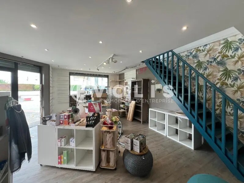 Retail in Marolles-en-Brie for sale Building Photo- Image 1 of 9