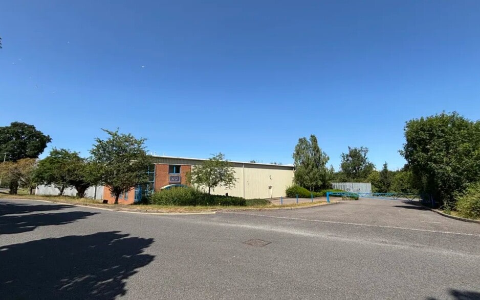 Brunel Way, Stonehouse to rent - Building Photo - Image 2 of 8