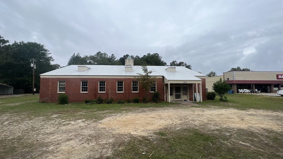 303 N 5th St, Saint Pauls, NC for rent - Building Photo - Image 1 of 9