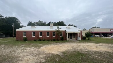 303 N 5th St, Saint Pauls, NC for rent Building Photo- Image 1 of 10