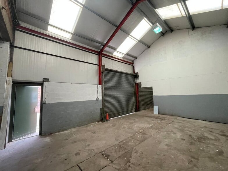 Whitebridge Ln, Stone to rent - Building Photo - Image 2 of 6