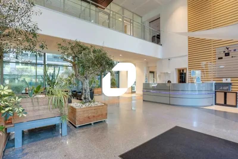 2 Bis Rue De Villiers, Levallois-Perret to rent - Lobby - Image 2 of 23