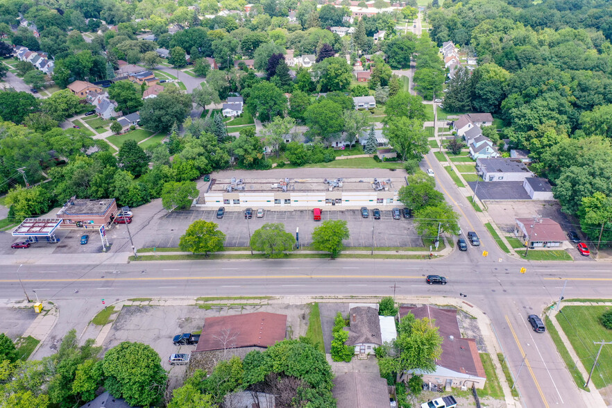 2710 W Court St, Flint, MI for sale - Building Photo - Image 1 of 15