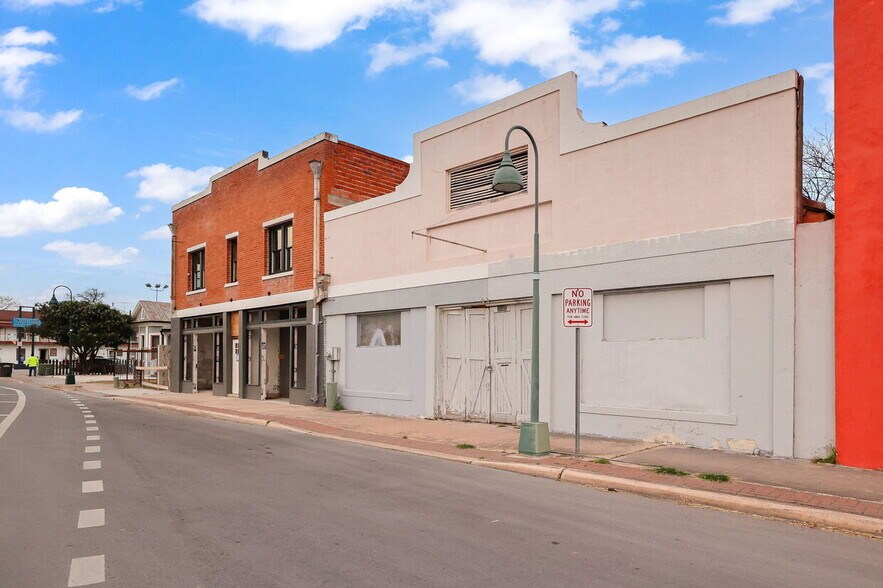 1714 S Saint Marys St, San Antonio, TX for rent - Building Photo - Image 1 of 31