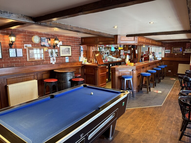 31-36 St. Germain St, Catrine to rent - Interior Photo - Image 3 of 7