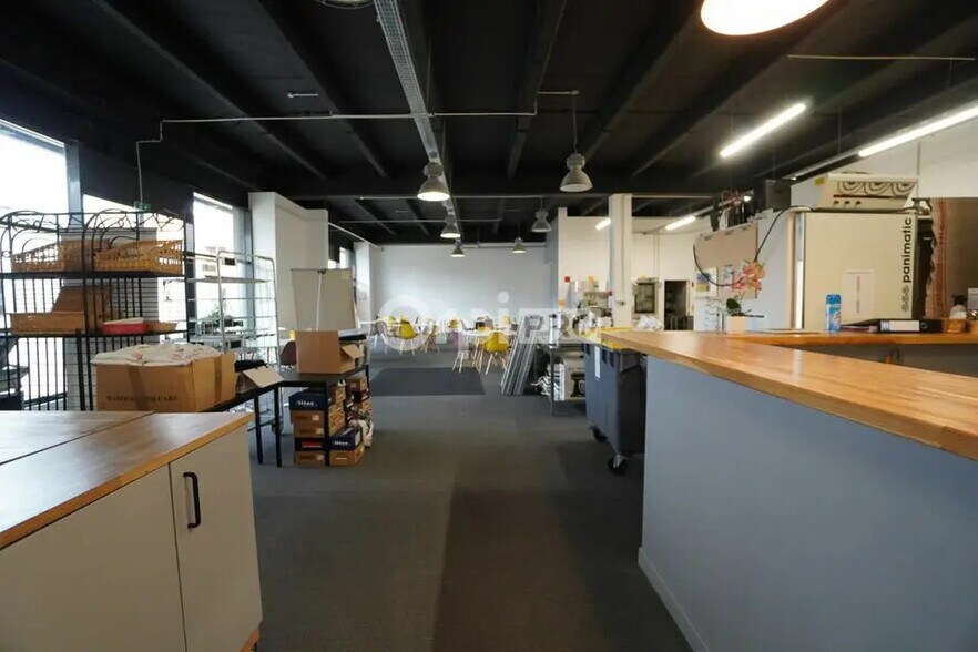 Retail in Dijon to rent - Interior Photo - Image 2 of 7