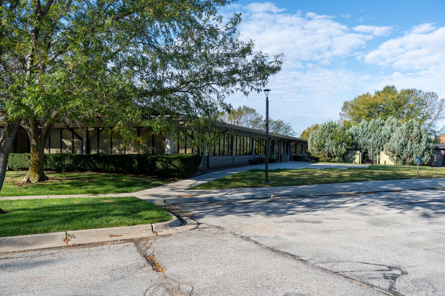 7200 World Communications Dr, Omaha, NE for sale - Primary Photo - Image 1 of 1