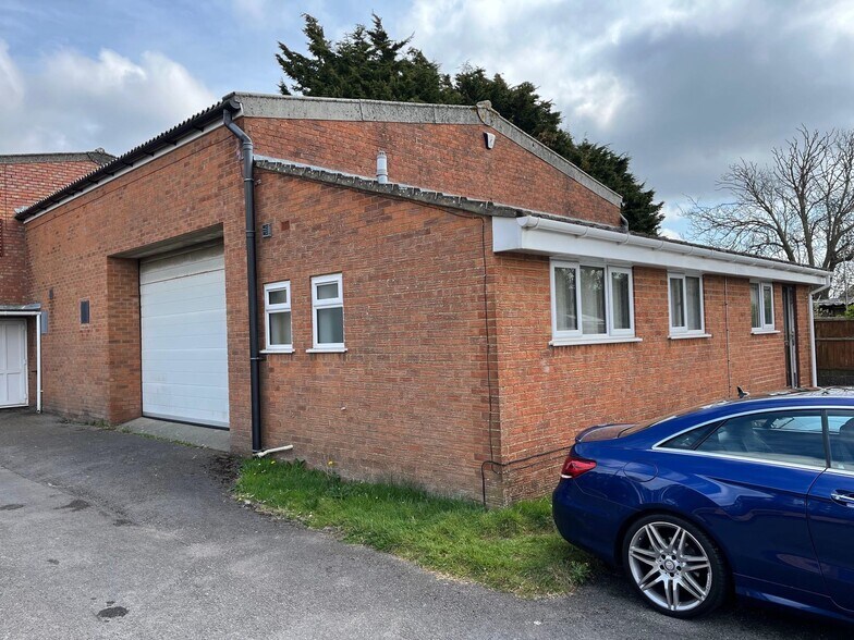 4-6 Fancy Rd, Poole for sale - Primary Photo - Image 1 of 1