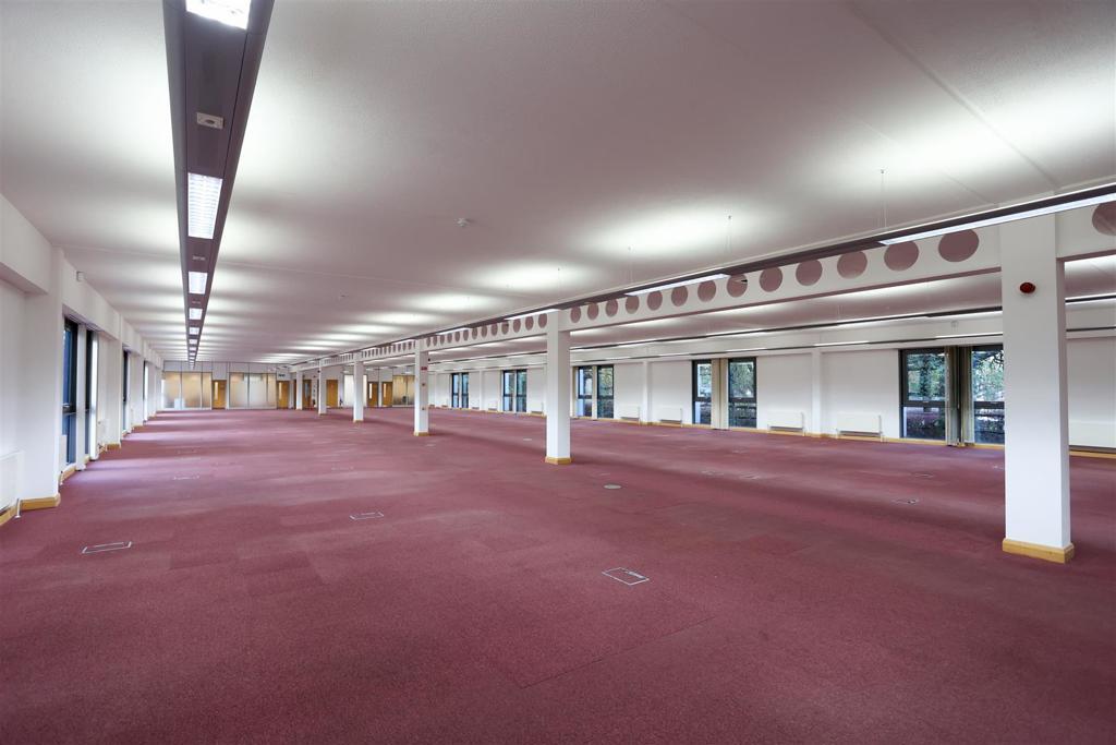 Wildwood Dr, Worcester to rent Interior Photo- Image 1 of 4