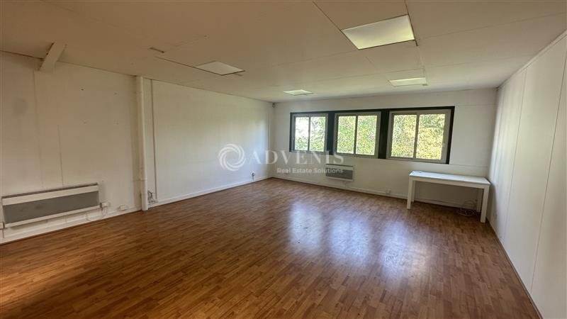 Office in Neuilly Sur Marne to rent - Interior Photo - Image 3 of 6