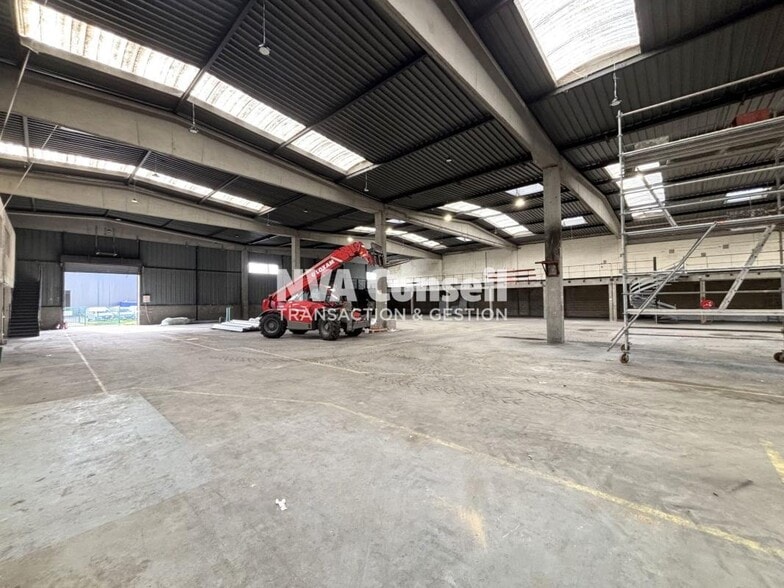 Industrial in Saint-Ouen-l'Aumône to rent - Interior Photo - Image 3 of 7
