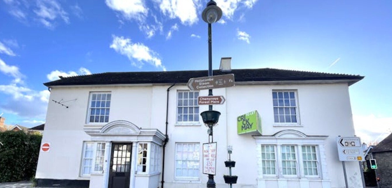 3 The Square, Liphook for sale Primary Photo- Image 1 of 2