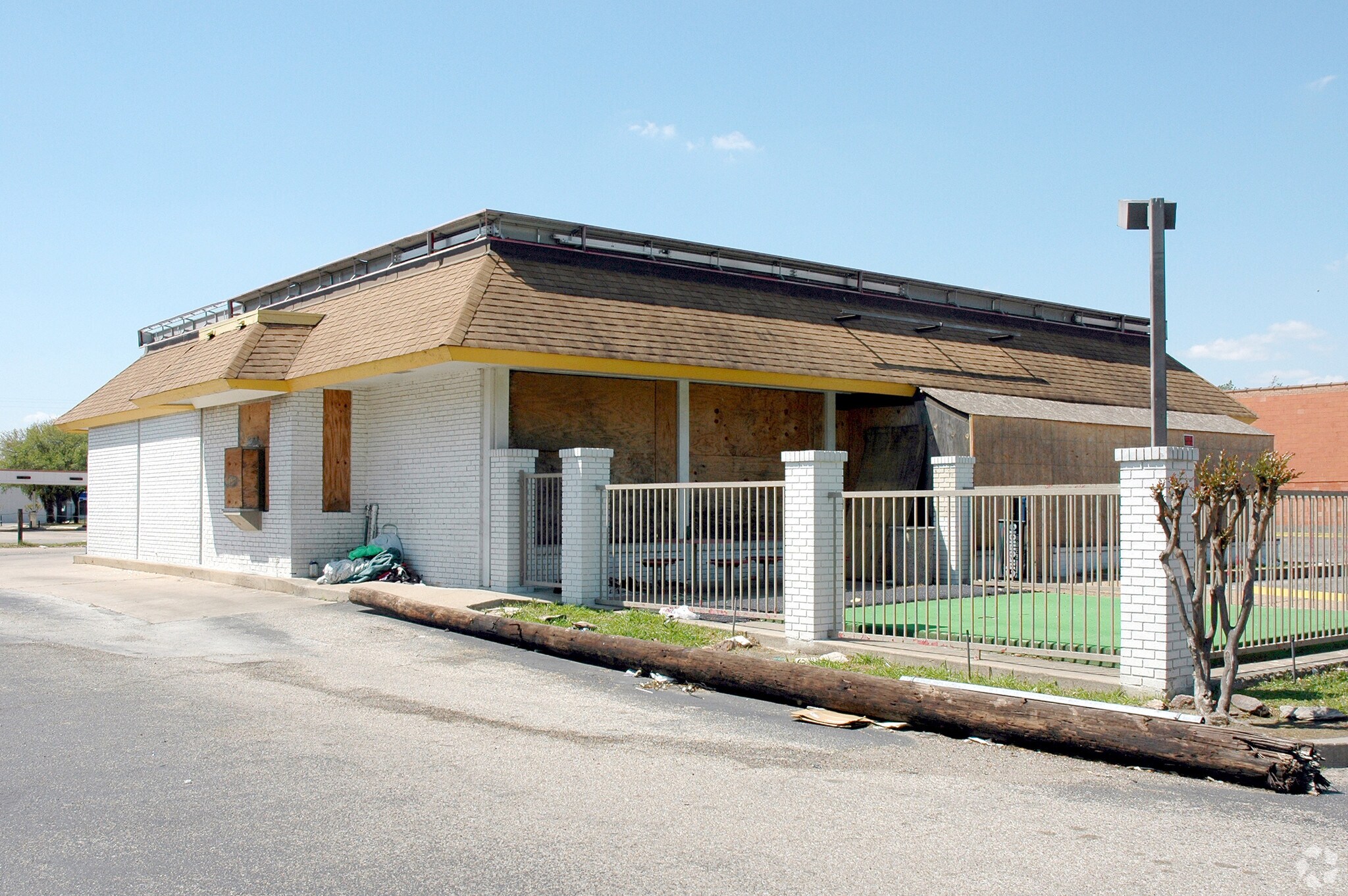 6740 Harrisburg Blvd, Houston, TX to rent Primary Photo- Image 1 of 4
