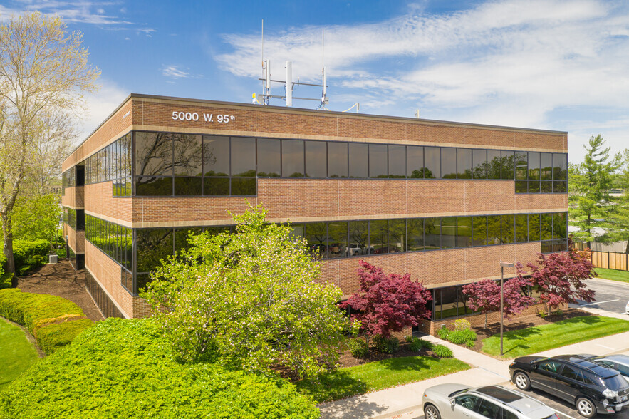 5000 W 95th St, Prairie Village, KS for rent - Building Photo - Image 1 of 10