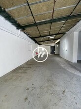 Light Industrial in Marseille for sale Interior Photo- Image 2 of 4