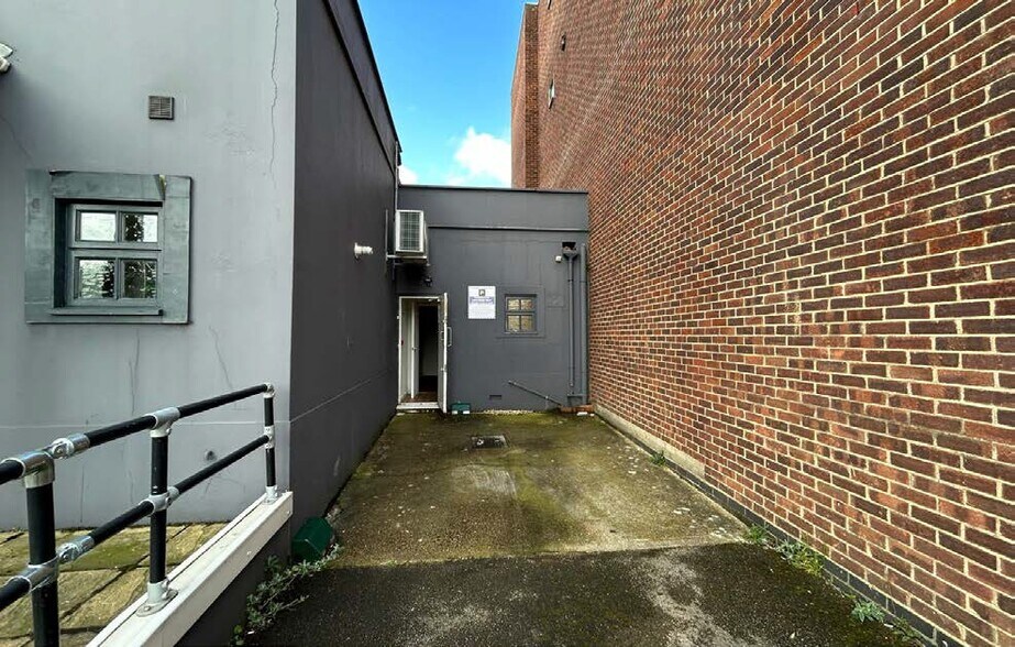 322 London Road Rd, Waterlooville to rent - Building Photo - Image 3 of 3