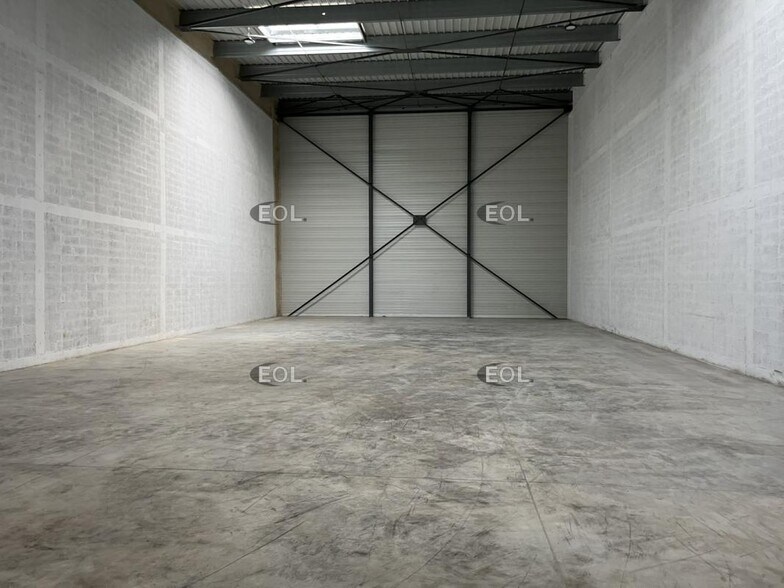 Industrial in Conflans-Sainte-Honorine to rent - Building Photo - Image 2 of 8