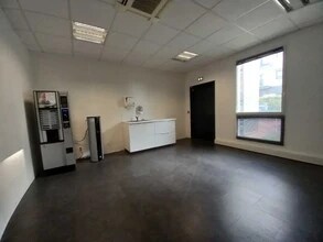 11 Rue Aimé Cotton, Saint-Priest to rent Interior Photo- Image 2 of 11