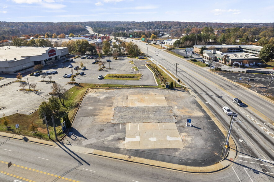 1301 S Pleasantburg Dr, Greenville, SC for rent - Building Photo - Image 3 of 5