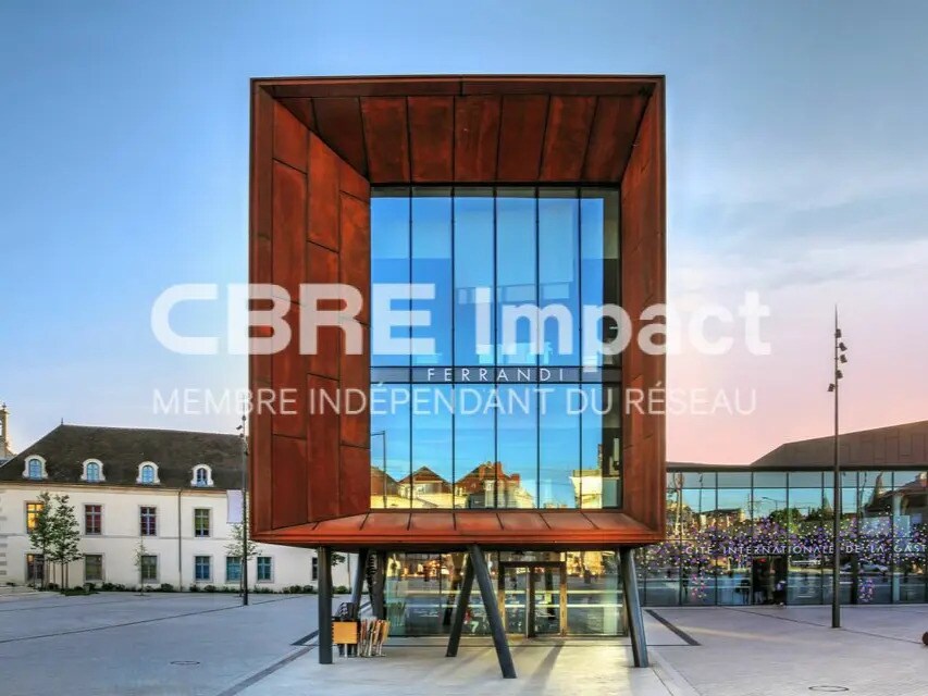 Retail in Dijon to rent Building Photo- Image 1 of 4