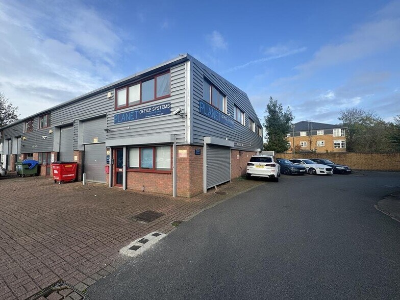 Victoria Rd, Feltham for sale - Building Photo - Image 1 of 1