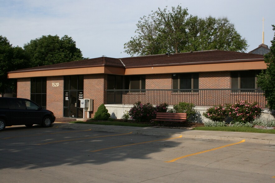 1520 S 70th St, Lincoln, NE for rent - Building Photo - Image 2 of 2