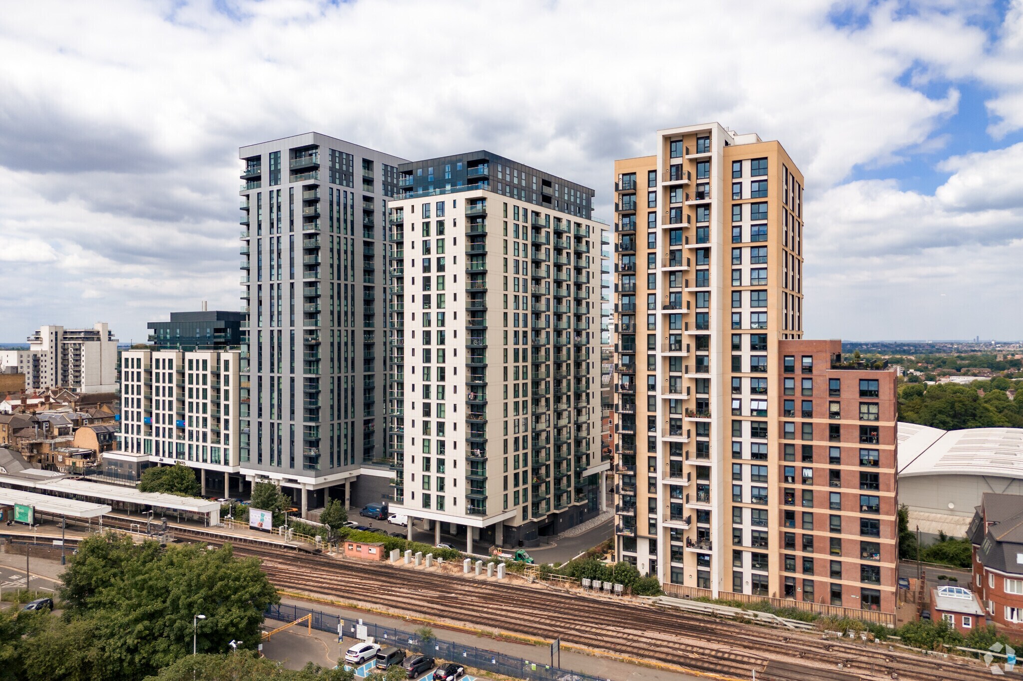 16 Sutton Court Rd, Sutton for sale Primary Photo- Image 1 of 1