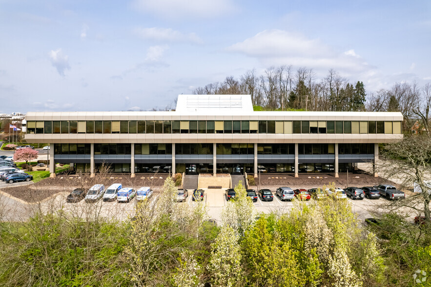 400 Holiday Dr, Pittsburgh, PA for rent - Building Photo - Image 3 of 11