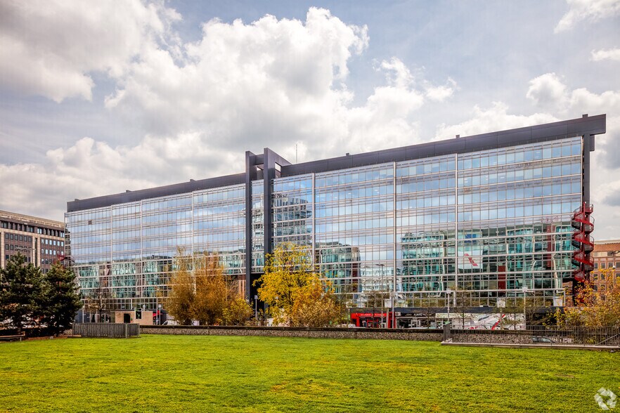6-20 Esplanade Charles De Gaulle, Nanterre to rent - Building Photo - Image 1 of 10
