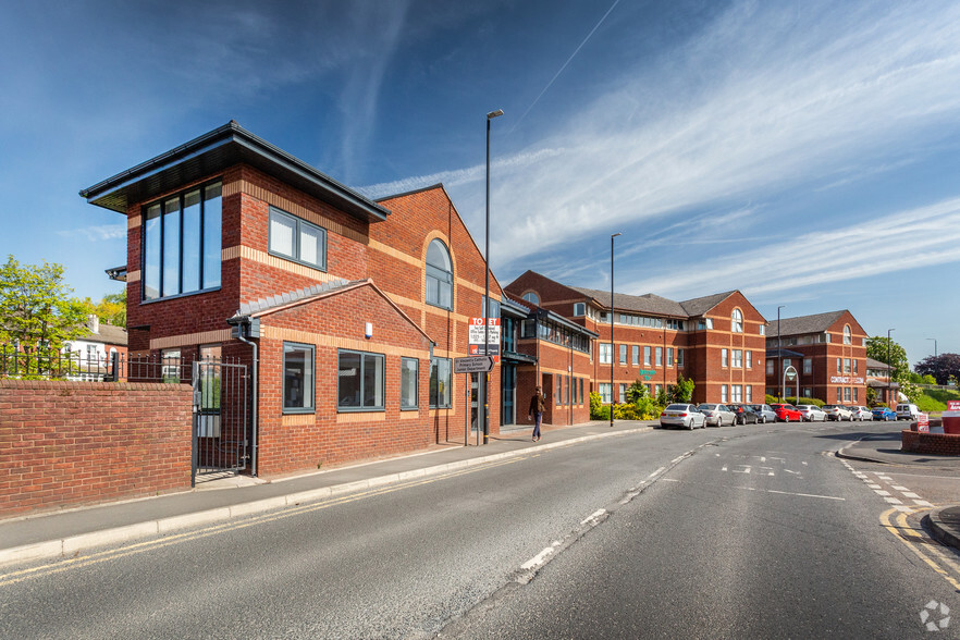 Stockport Rd, Altrincham for rent - Primary Photo - Image 2 of 13