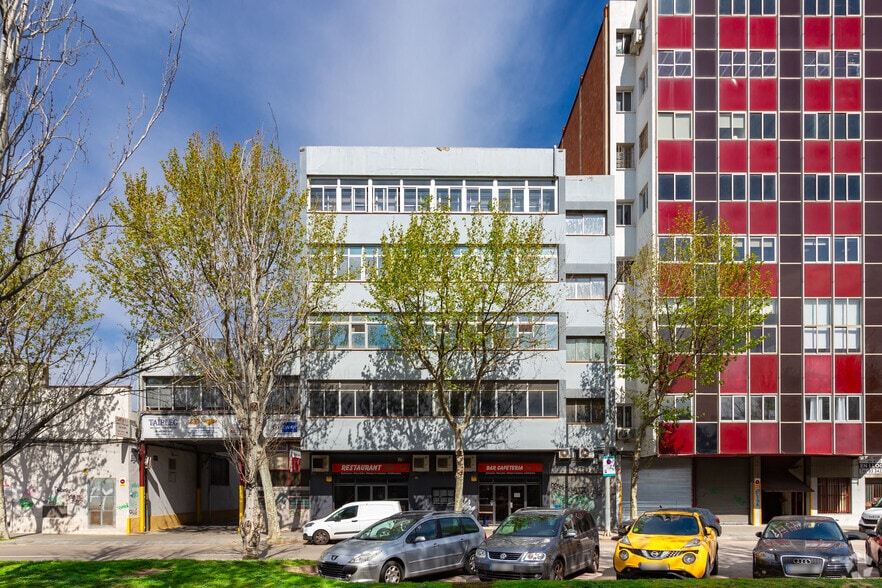 Industrial in L'Hospitalet de Llobregat, Barcelona to rent - Primary Photo - Image 1 of 3
