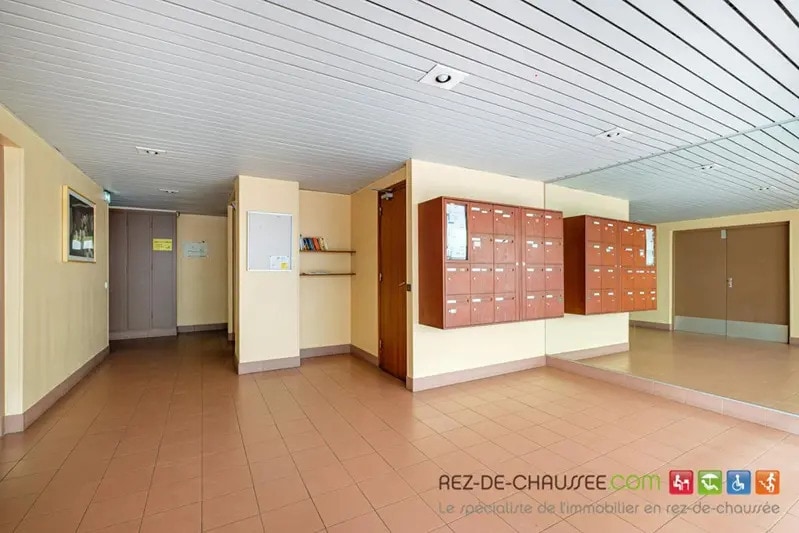 Build-to-Rent in Lyon for sale - Building Photo - Image 1 of 9