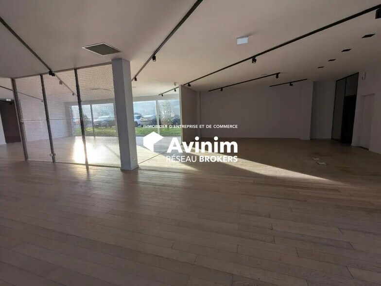 Retail in Vendenheim to rent - Interior Photo - Image 3 of 7