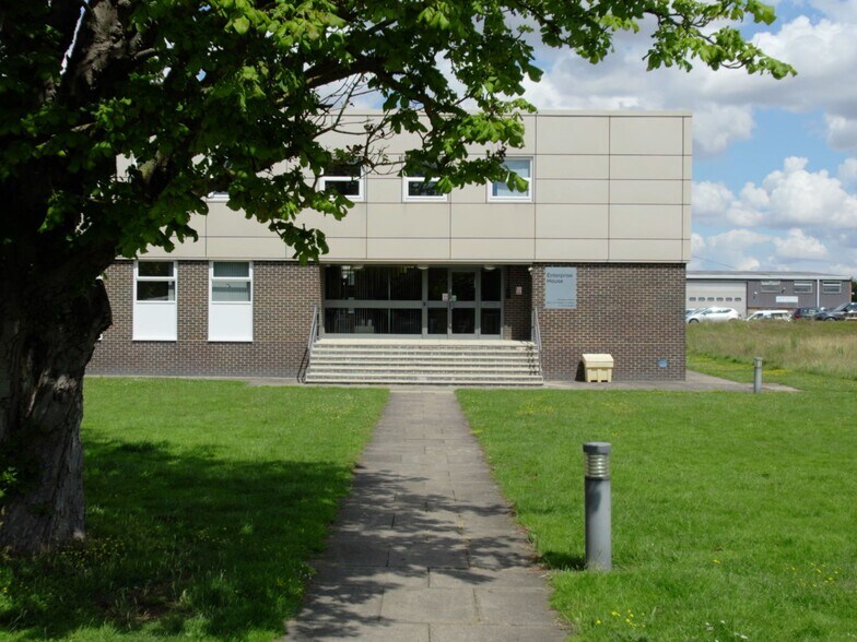 Wrest Park, Silsoe to rent - Building Photo - Image 1 of 17