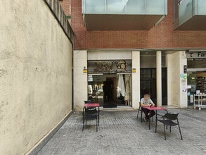 Retail in Barcelona, Barcelona to rent Interior Photo- Image 2 of 24