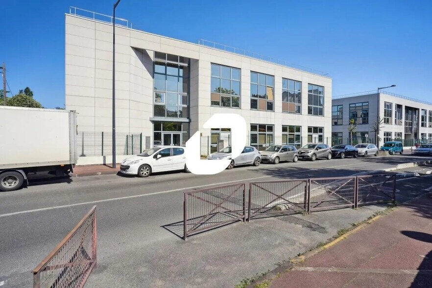 Office in Fontenay-sous-Bois to rent - Building Photo - Image 1 of 16