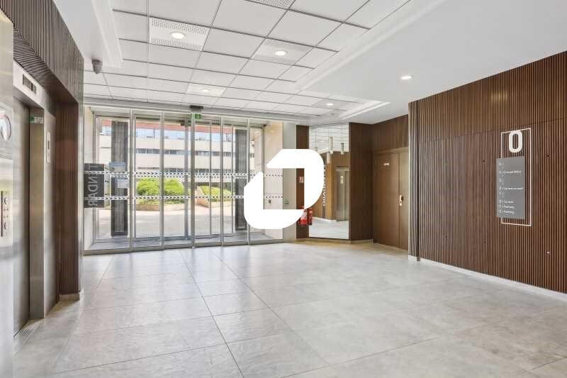 Office in Vélizy-Villacoublay to rent - Lobby - Image 3 of 11