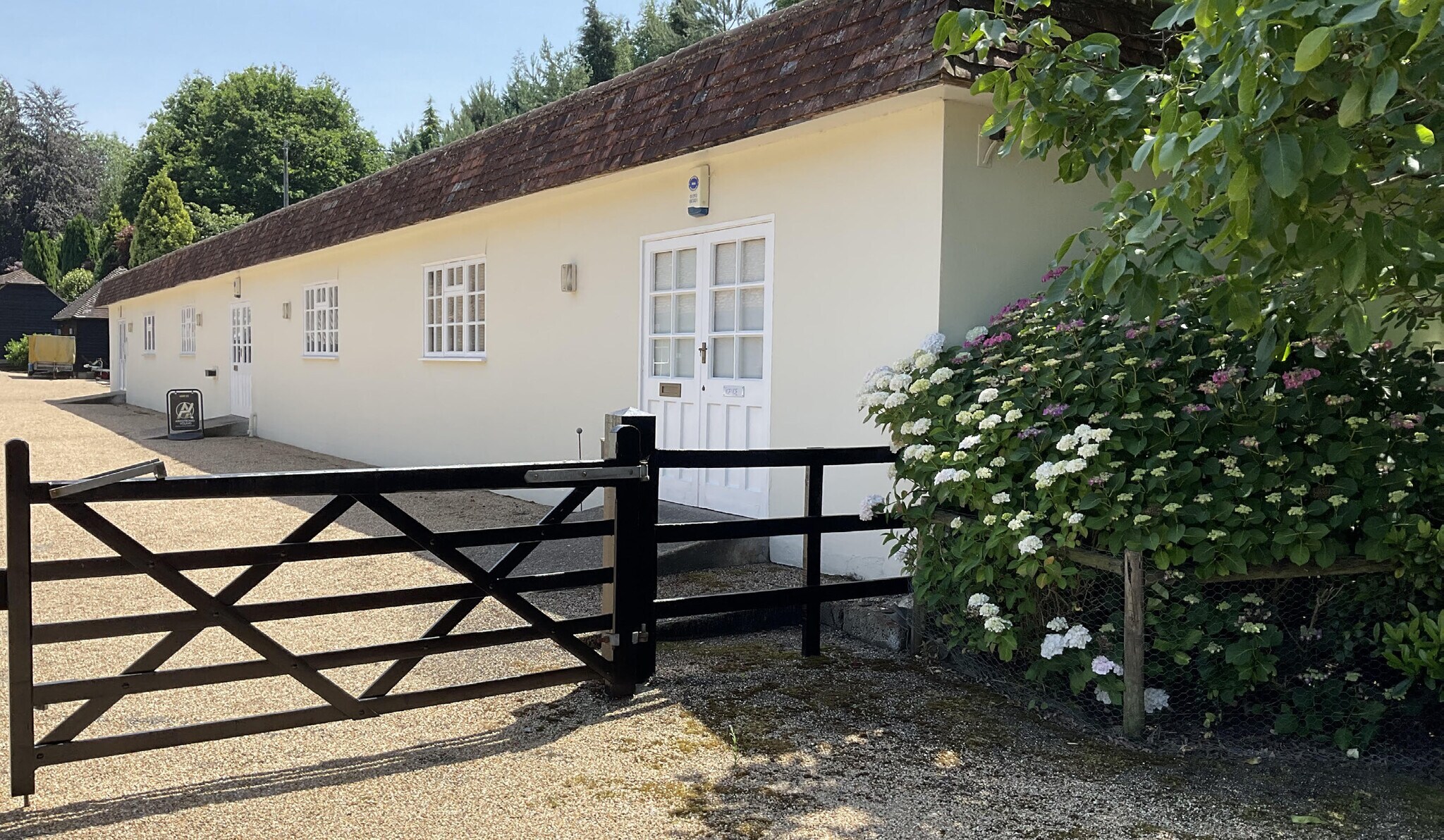 Sandhawes Hl, East Grinstead to rent Building Photo- Image 1 of 3