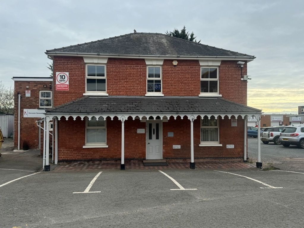 Unit 7A Link Business Centre, Link Way, Malvern to rent Building Photo- Image 1 of 8