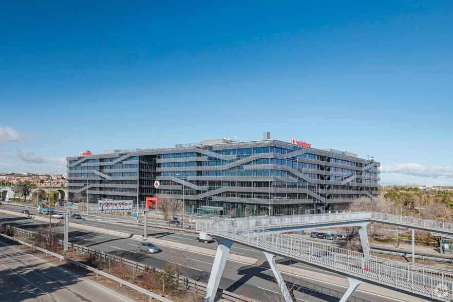 Office in Madrid, Madrid to rent - Building Photo - Image 3 of 4