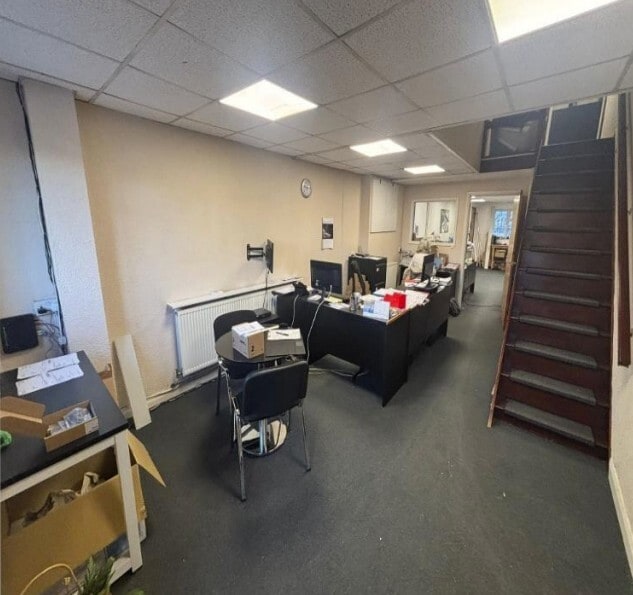 5 Broadfield Close, Croydon, SRY - Unit 5 -  - Interior Photo - Image 1 of 2