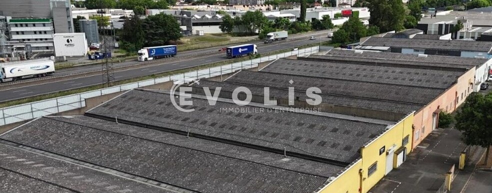 300 Rue Alexandre Richetta, Villefranche-sur-Saône for sale - Building Photo - Image 3 of 16