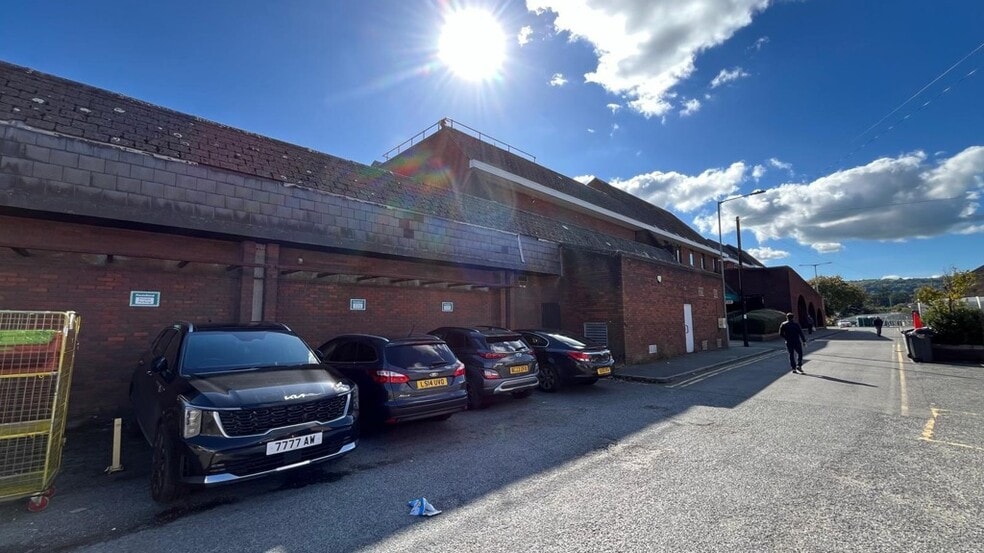 Ambrose Lloyd Centre, Mold to rent - Building Photo - Image 2 of 5