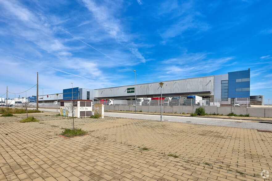 Calle del Parque Logístico, 1 B, Carmona, Sevilla to rent - Building Photo - Image 3 of 11