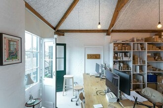 1-7A Durham Yard, London to rent Interior Photo- Image 2 of 2