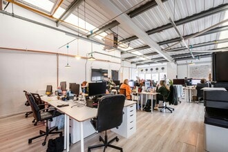 5 Hancock Rd, London to rent Interior Photo- Image 2 of 21