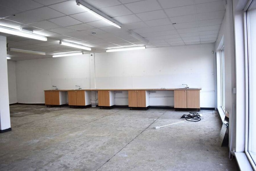 32 Thomas St, Ballymena to rent - Building Photo - Image 3 of 5