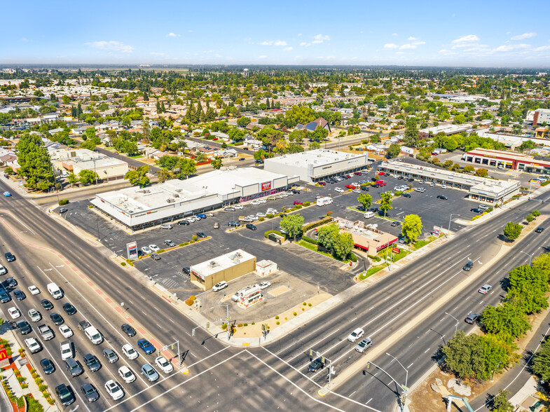 Bonanza Shopping Center portfolio of 4 properties for sale on LoopNet.co.uk - Aerial - Image 1 of 5